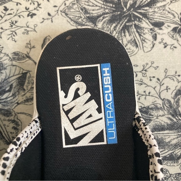 VANS OFF THE  WALL Sz 7 Snake Skin Print Slip On Mules - Picture 5 of 11